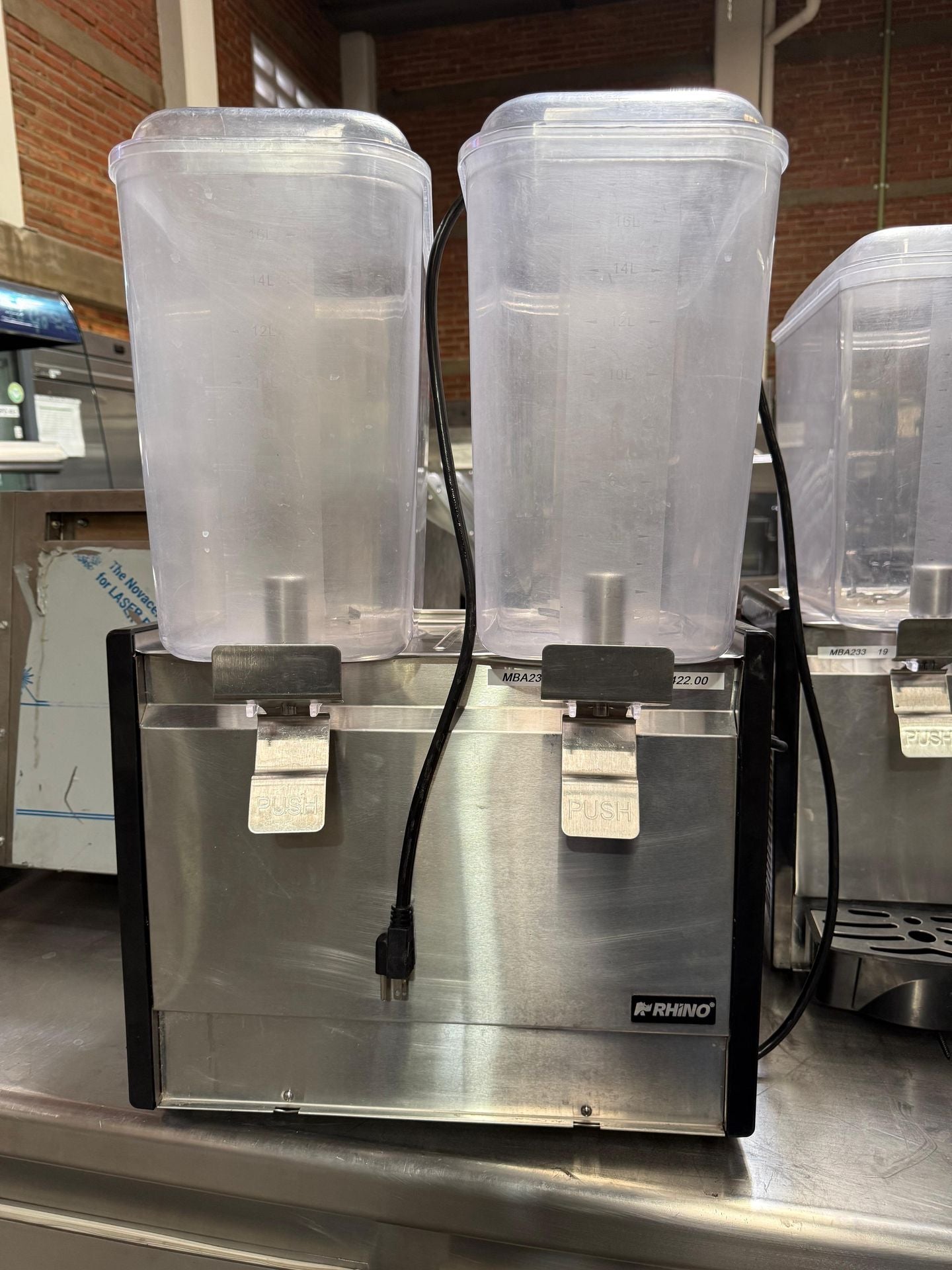 Rhino Dispensador de Bebidas Frías 2 Tanques DISBEF-2T Seminuevo