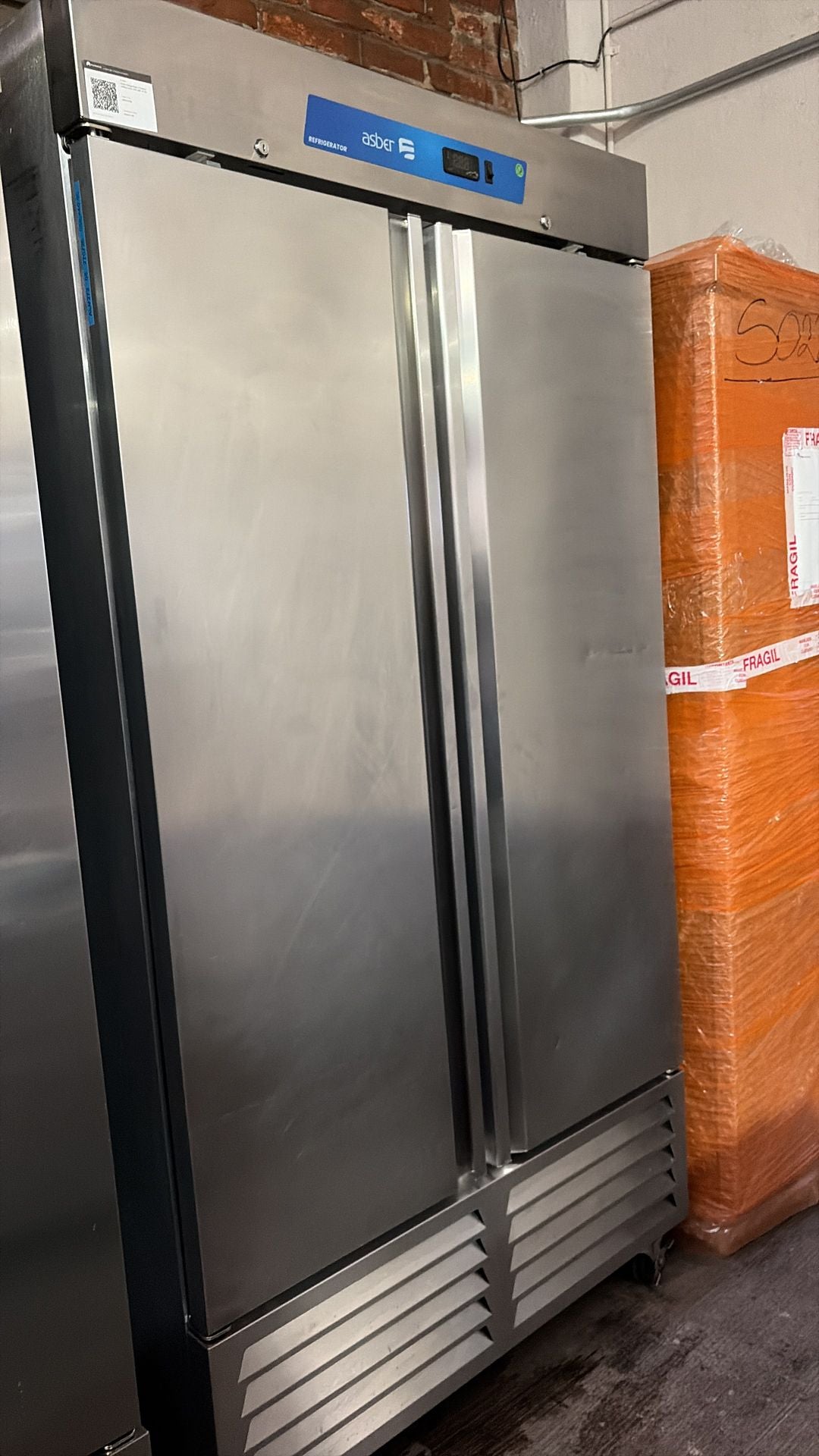 Asber Refrigerador 2 Puertas sólidas acero 115V ARR-37 HC Seminuevo