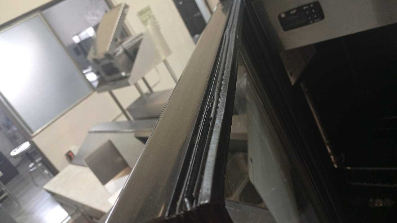 Torrey Refrigerador Vertical 1 Puerta Cristal 131 Litros VRD5AI Seminuevo