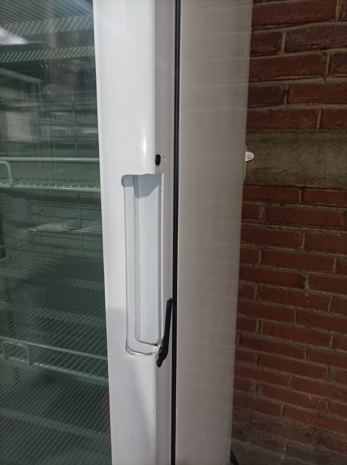 Imbera Congelador Vertical 1 Puerta Cristal Luz Led 16 Pies VFS16 C Seminuevo