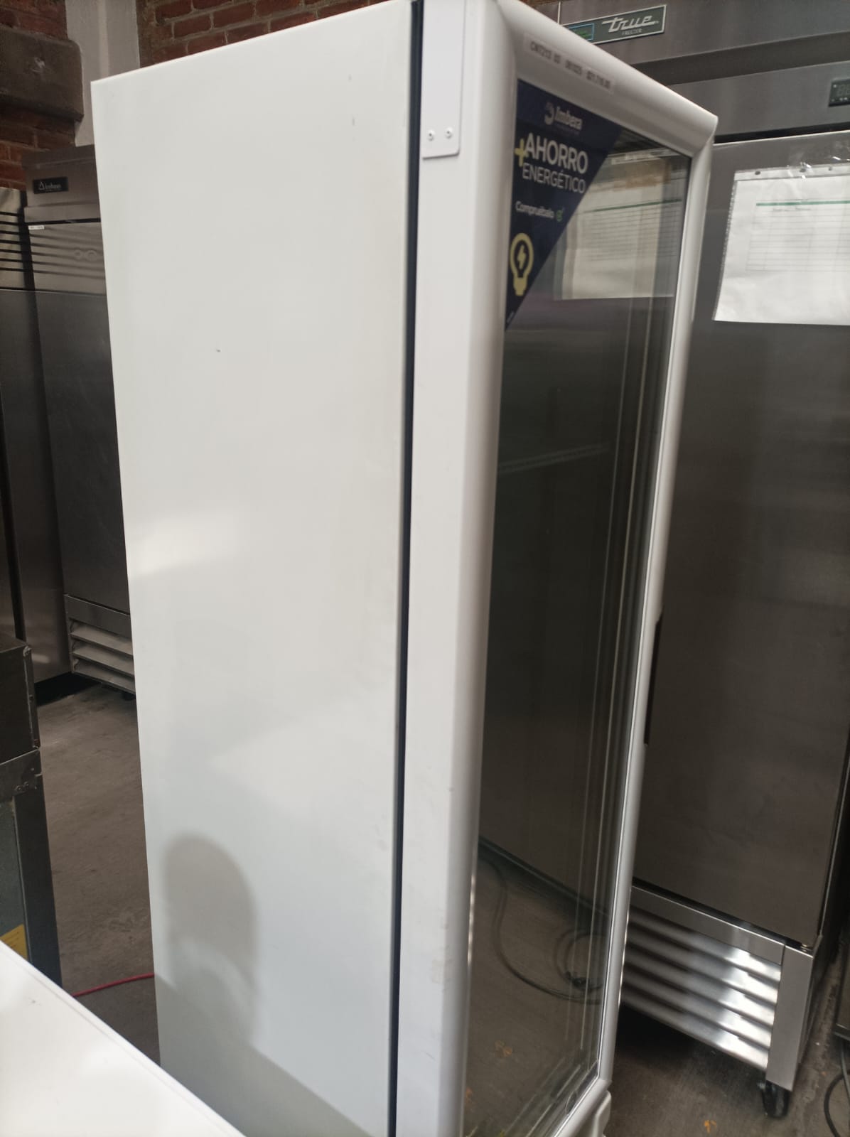 Imbera Congelador Vertical 1 Puerta Cristal Luz Led 8 Pies (1013601) VFS08 C Seminuevo