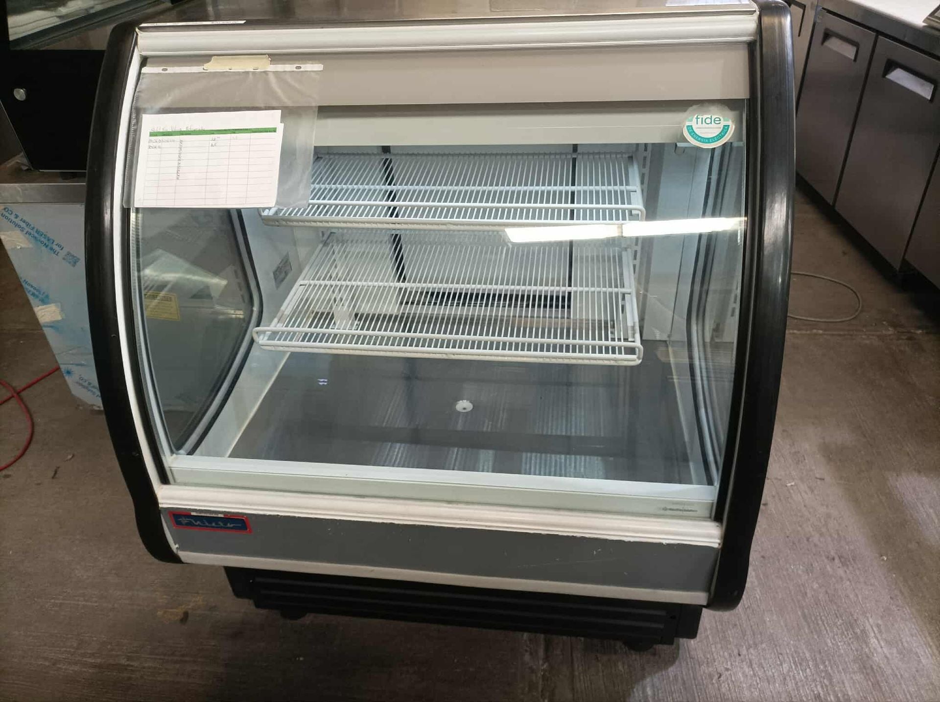 Metalfrio Vitrina Refrigerada de Cristal Curvo VCM100 115V Seminuevo