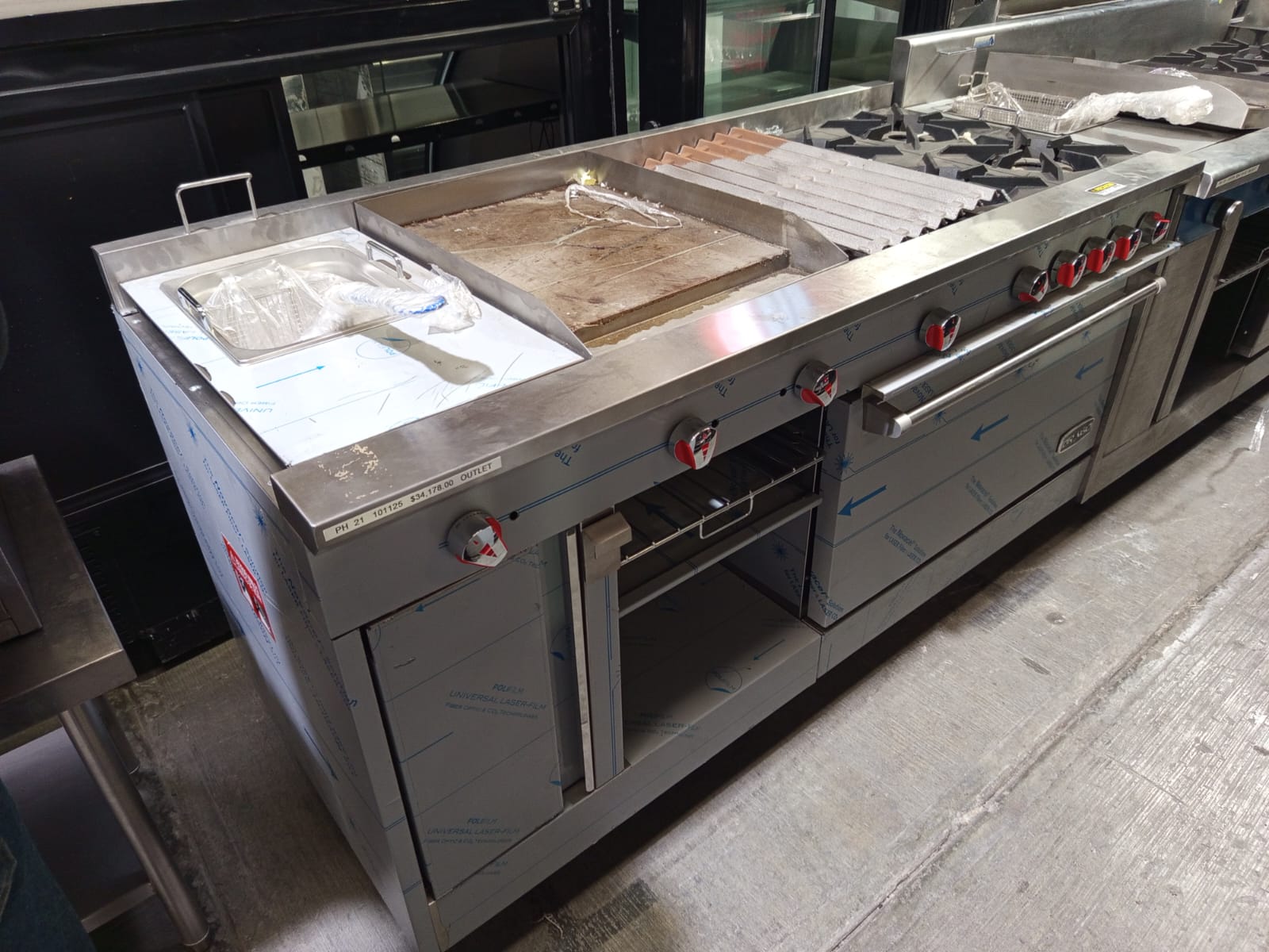 Drago Estufa 4 Quemadores, Horno, Asador de 1 Pie, Plancha de 1.5 Pies, Freidora y Gratinador UNIVERSAL S Outlet