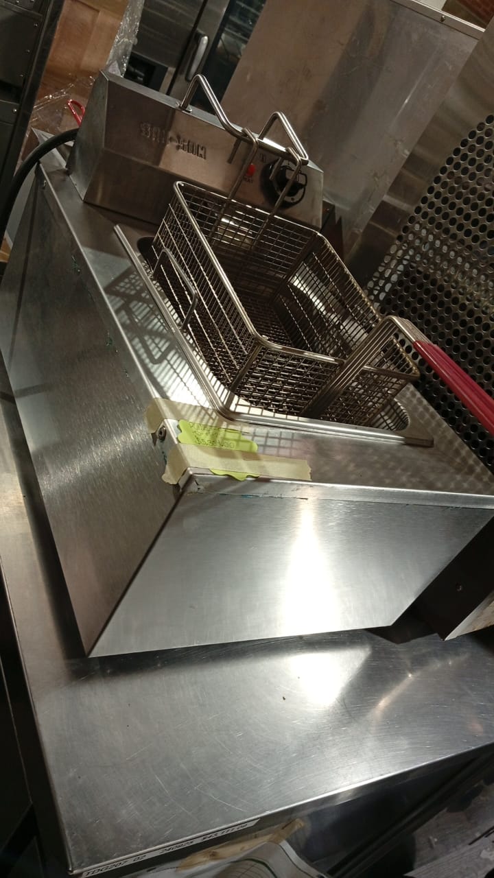 Sanson Freidora de Mesa Eléctrica 4 L, 1 Canastilla Minifryx 120V Seminuevo