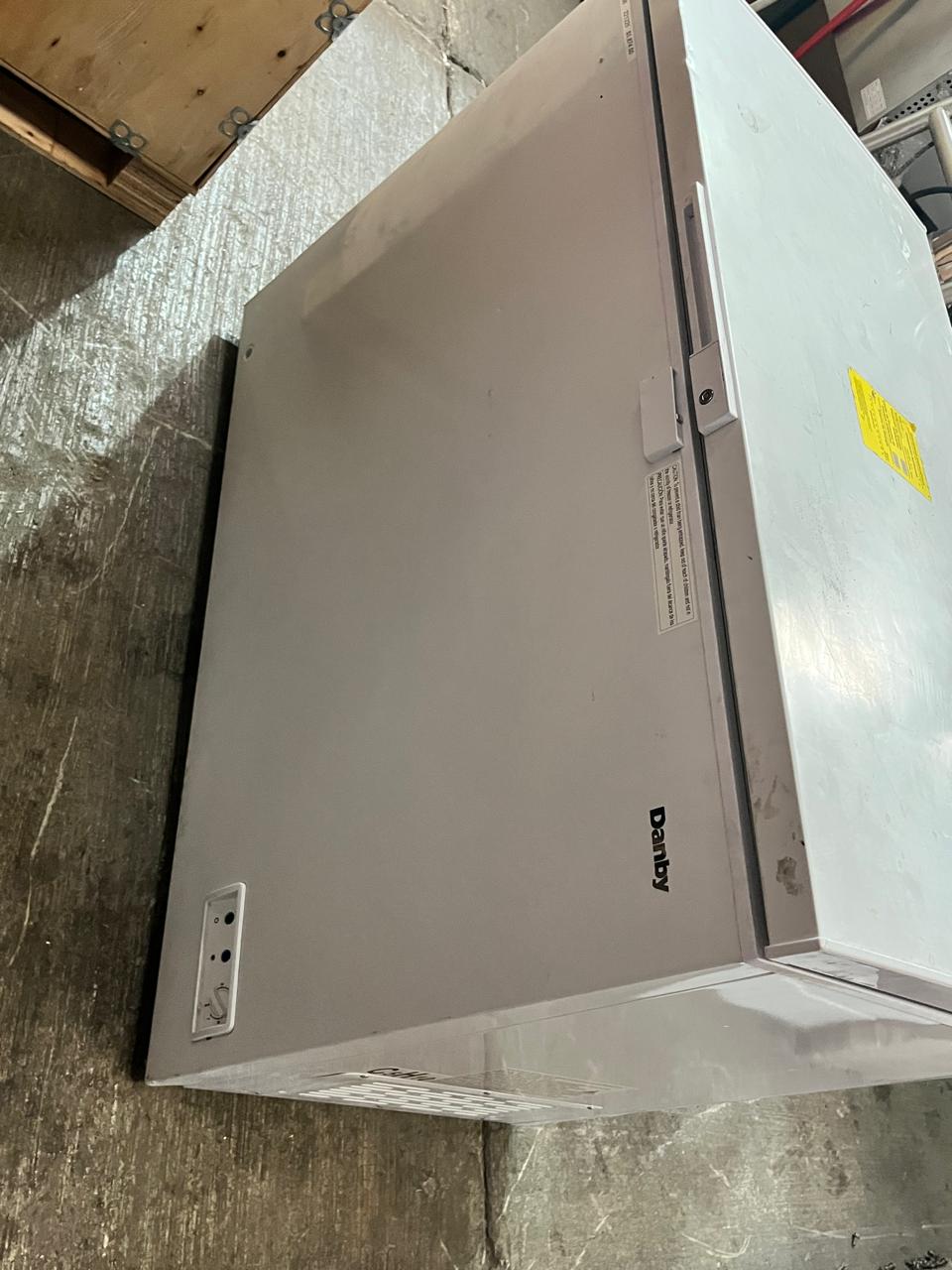 Danby Congelador Horizontal 10' DCF100A5XWDB Seminuevo