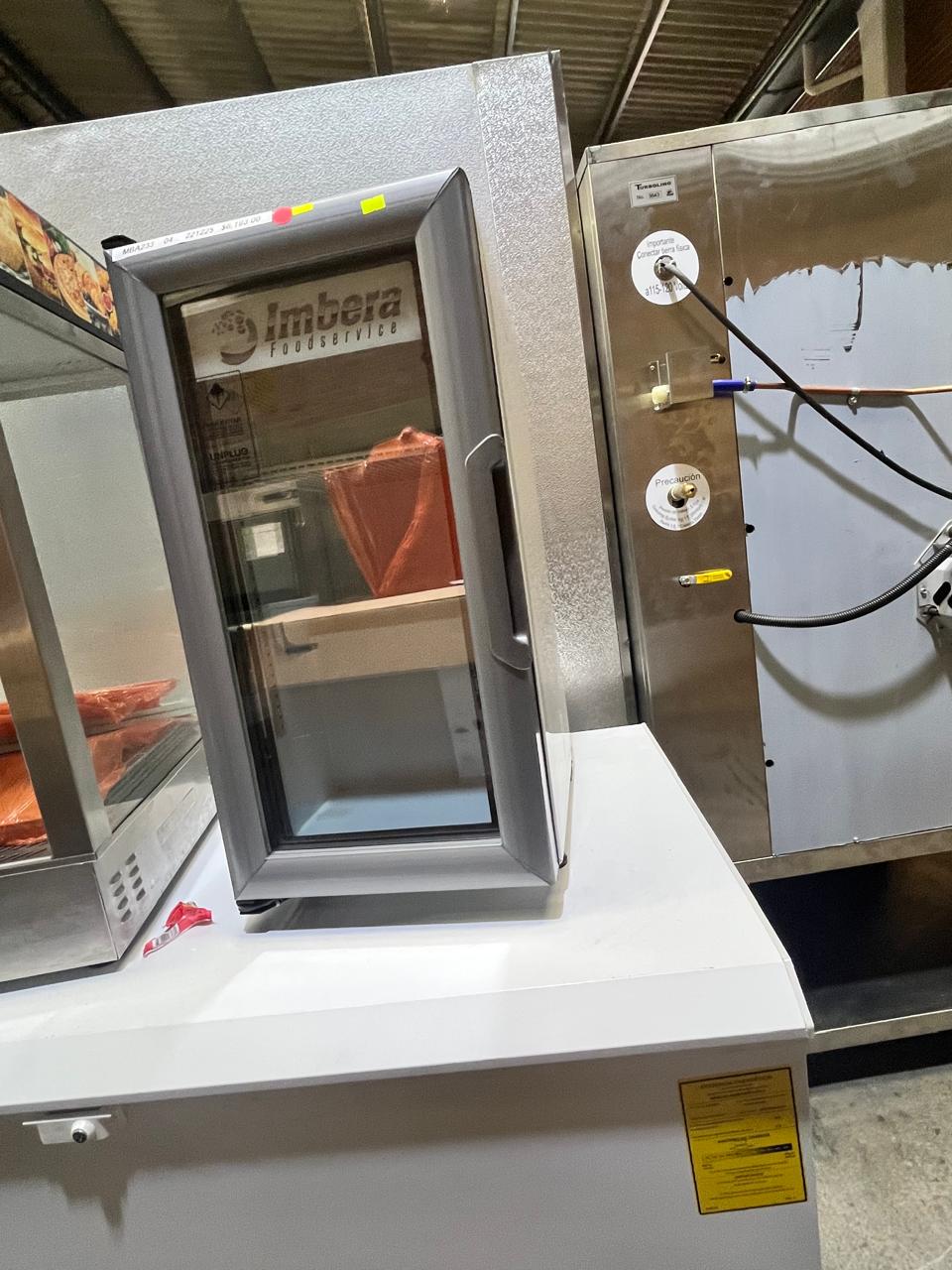 Imbera Refrigerador Comercial Vertical  1 Puerta VR-1.5 C Seminuevo