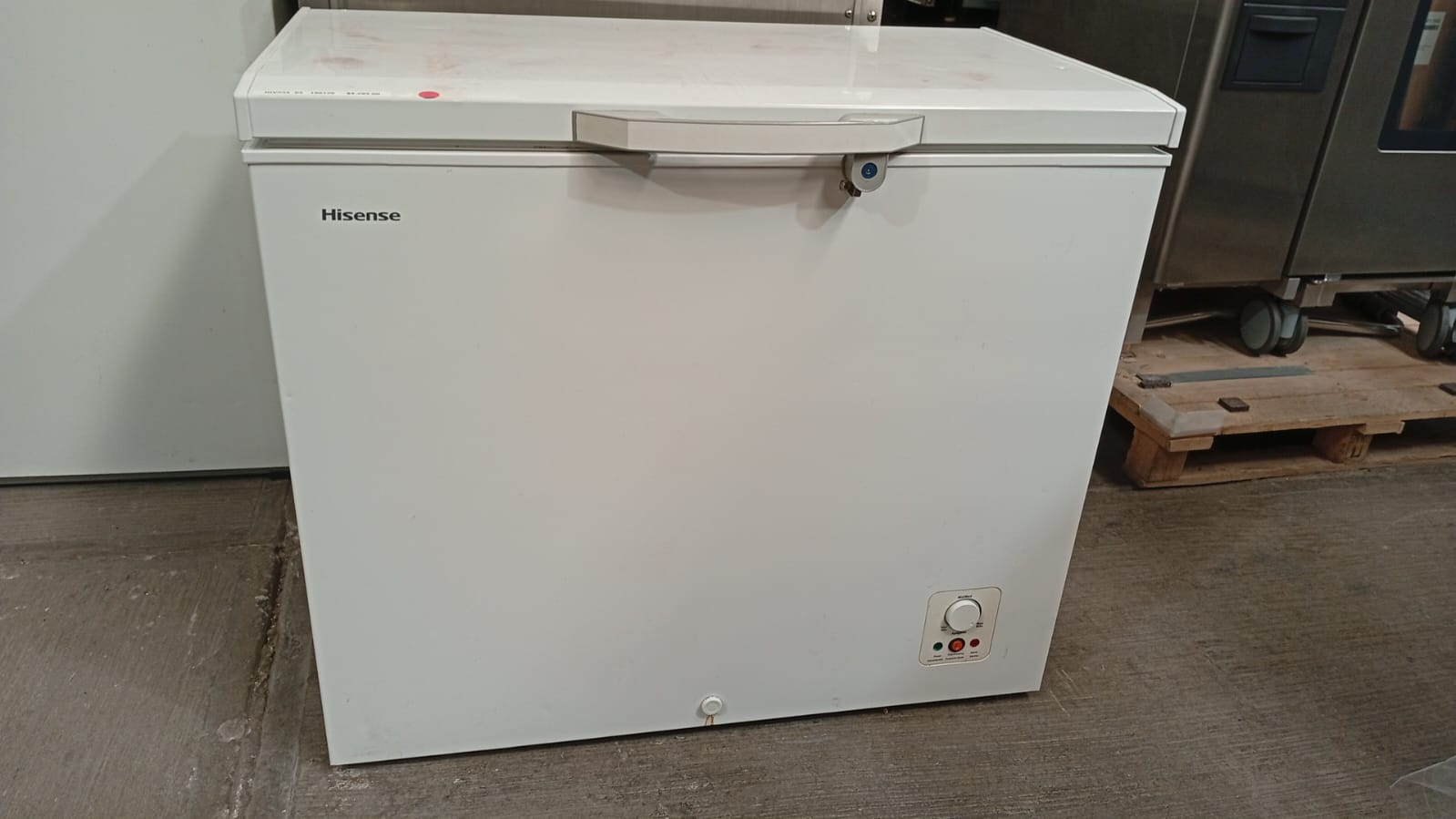 Hisense Congelador Horizontal 250 Litros FC88D6BWX1 110V Seminuevo