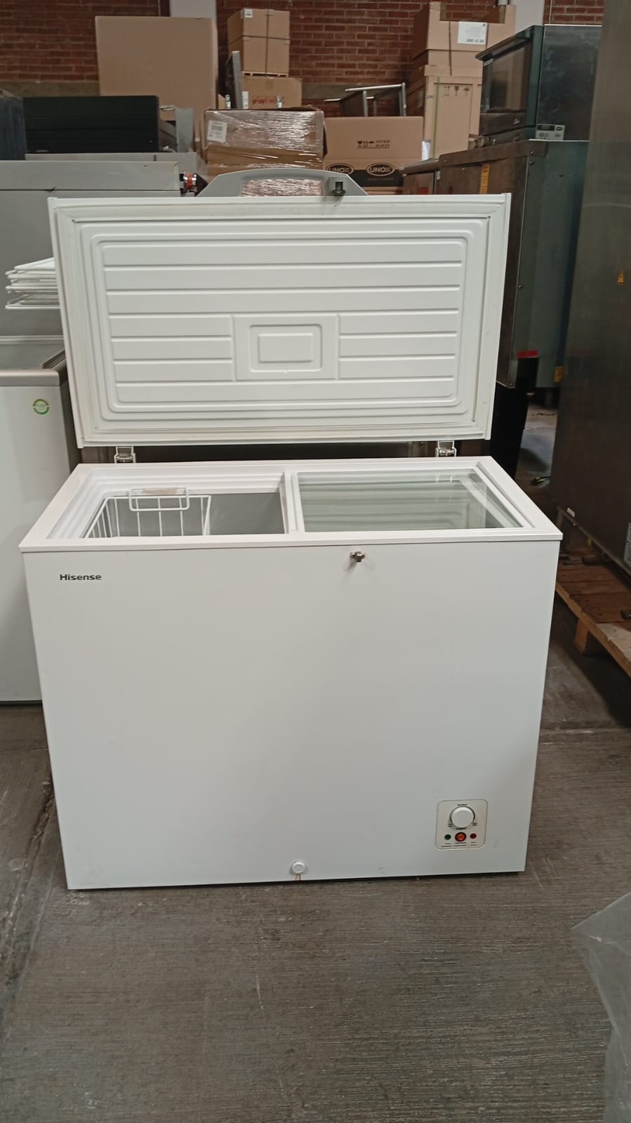 Hisense Congelador Horizontal 250 Litros FC88D6BWX1 110V Seminuevo