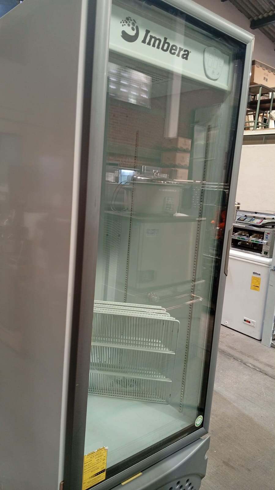 Imbera Refrigerador Vertical 1 Puerta Cristal Luz Led 25 pies VR25 D 115V Seminuevo