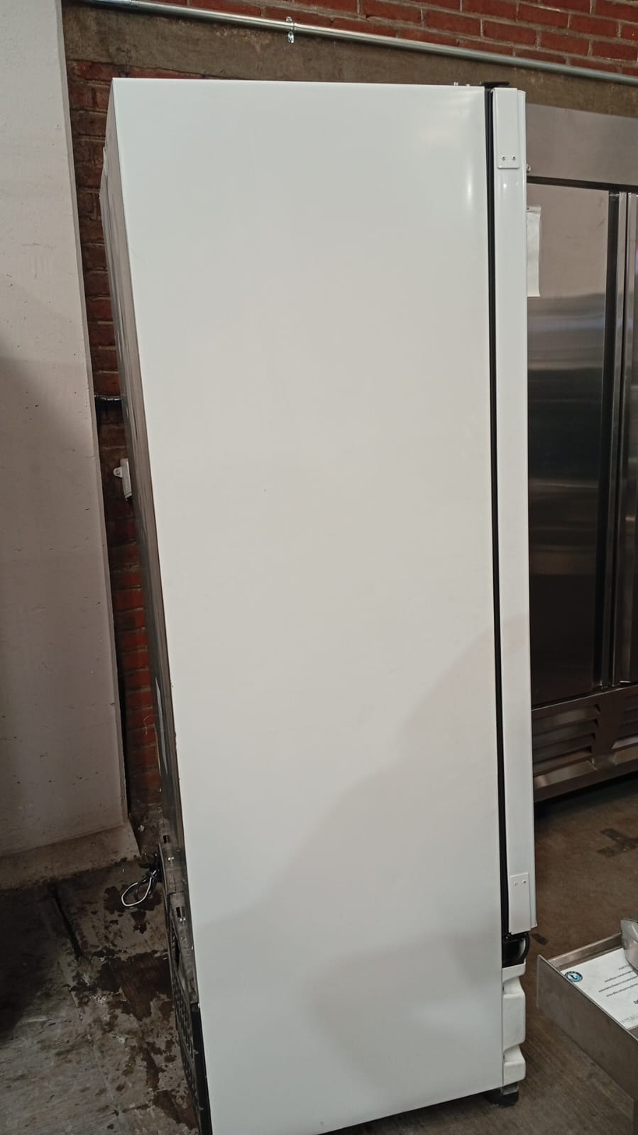 Imbera Congelador Vertical 1 Puerta Cristal Luz Led 16 Pies VFS16 C 115V Seminuevo