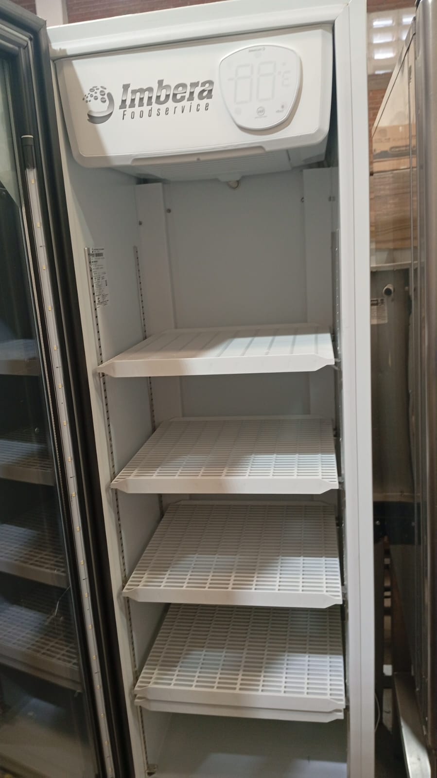 Imbera Refrigerador Vertical 1 Puerta Cristal Luz Led 8 Pies 115V VR08 Seminuevo