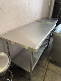 S/M Mesa de Trabajo Acero Inoxidable 1.50 x .70 x .90 Seminuevo