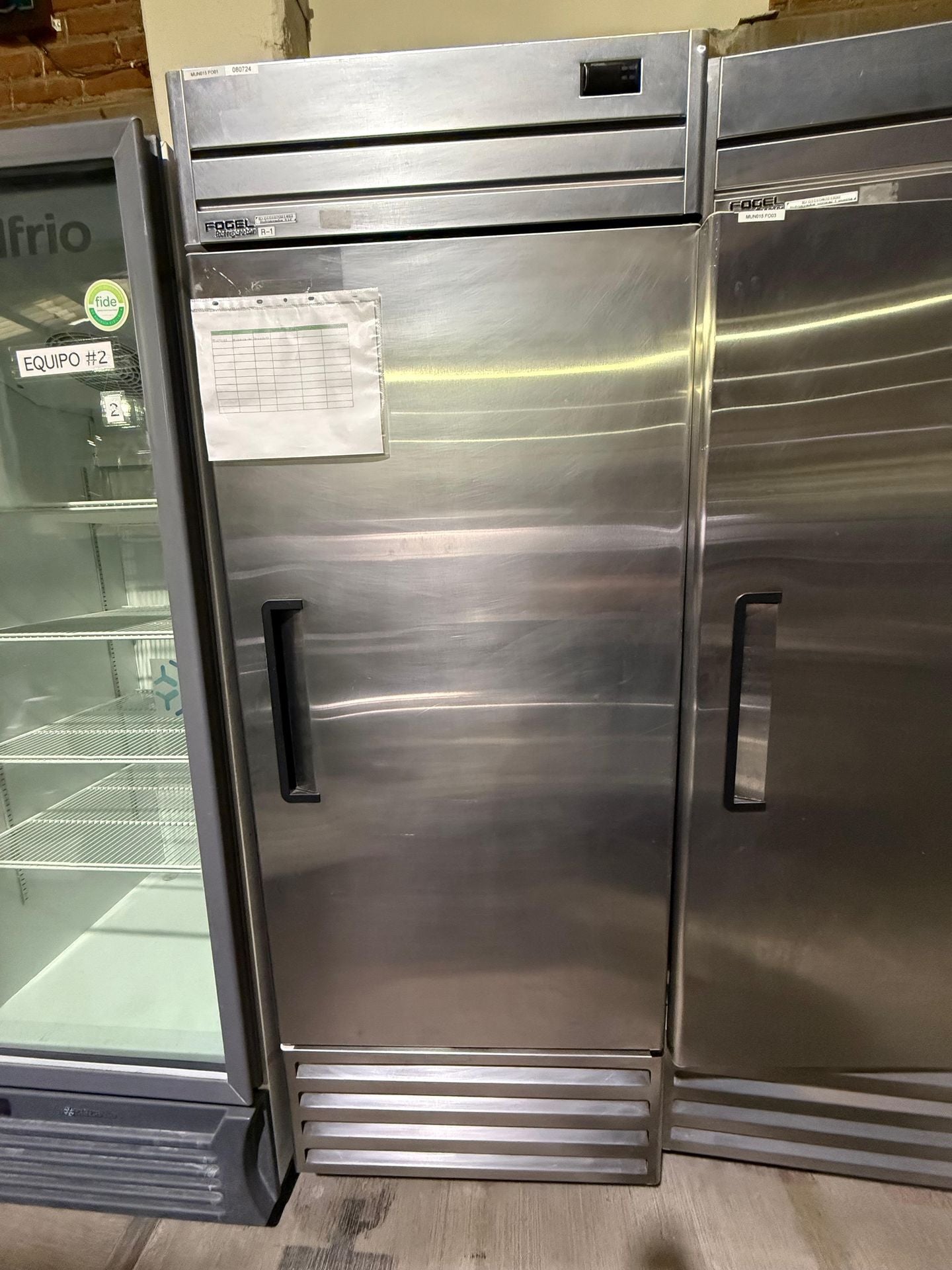 Fogel Refrigerador vertical de una puerta de acero CR-23-A-SSA-HC Seminuevo