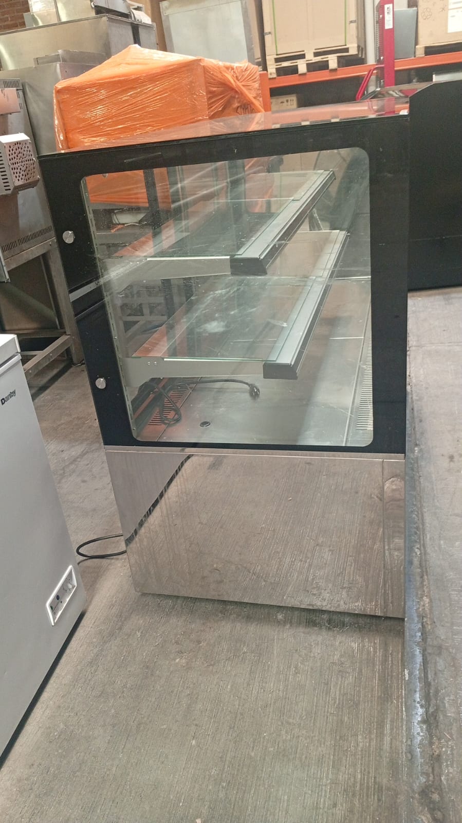 Migsa Vitrina Exhibidora De Cristal Recto 580 lt GN-1500R2 110V Seminuevo