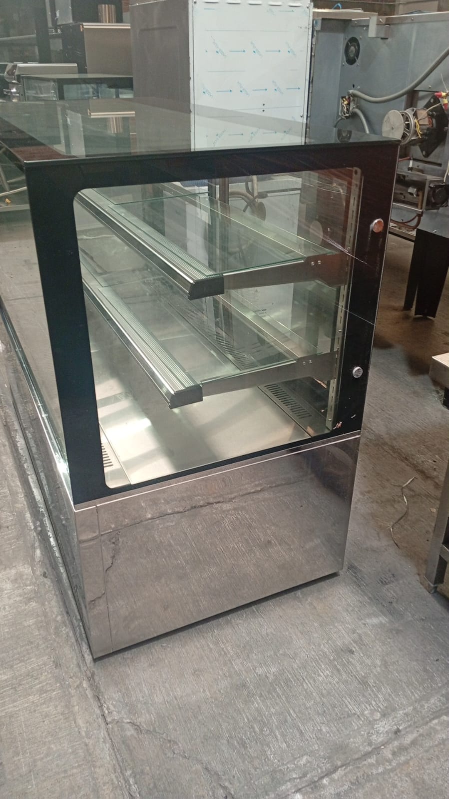 Migsa Vitrina Exhibidora De Cristal Recto 580 lt GN-1500R2 110V Seminuevo