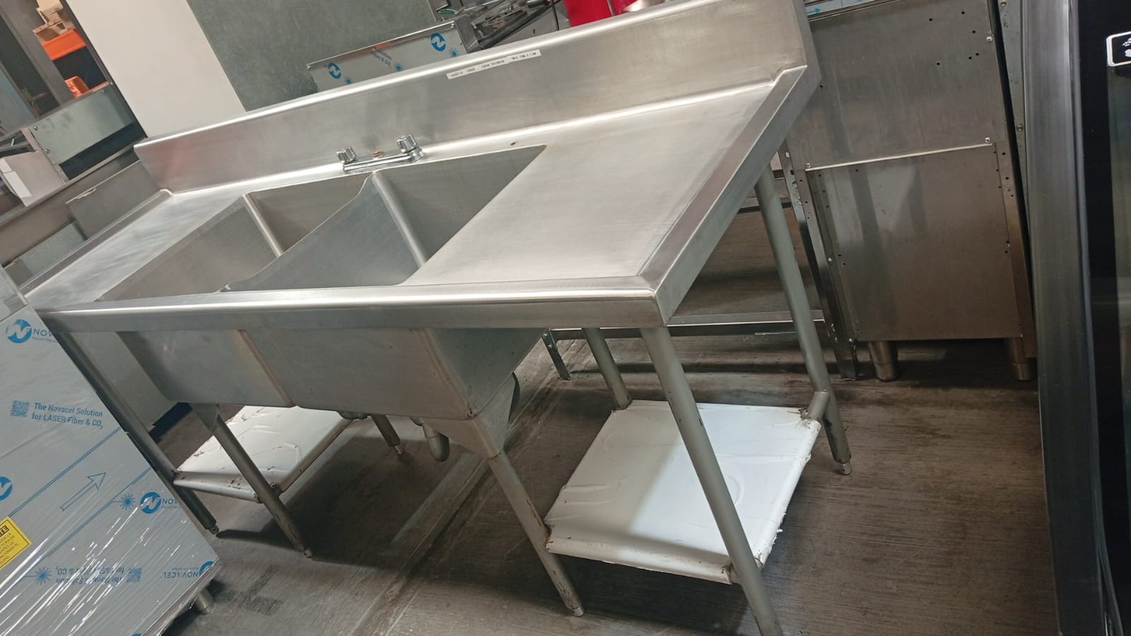 S/M Tarja Doble de Acero Inoxidable 2m x .70m x 1.05m Seminuevo