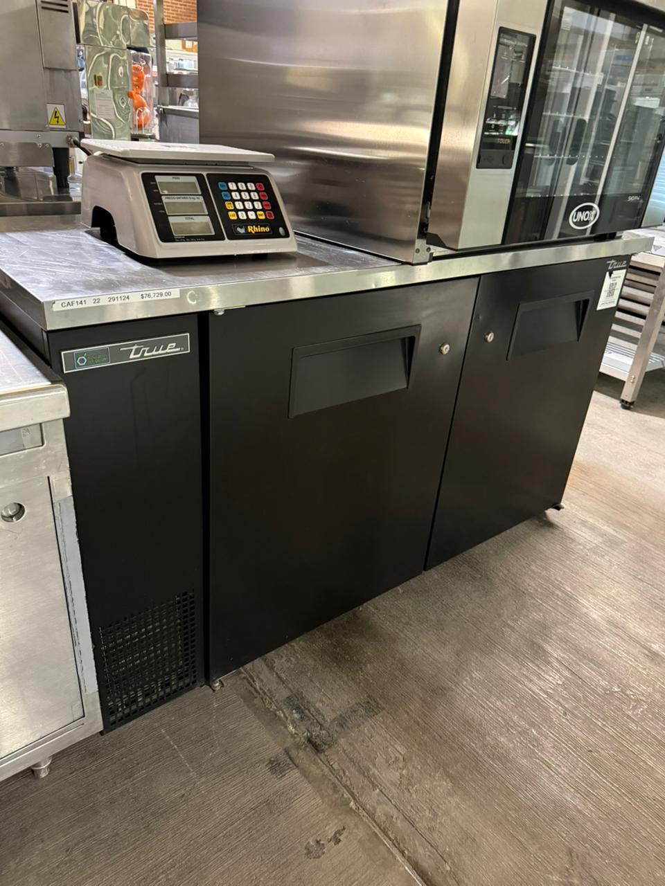 True Refrigerador Contrabarra de 2 Puertas Solidas TBB-24-60-HC Seminuevo