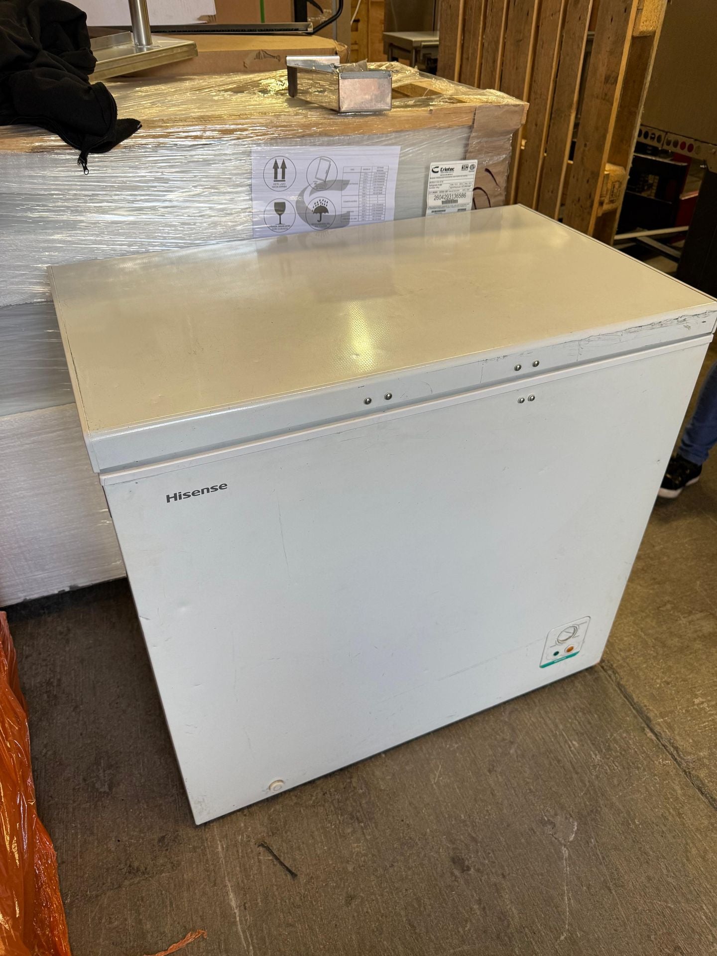 Hisense Congelador Horizontal 7 pies cúbicos FC70D6BWX Seminuevo