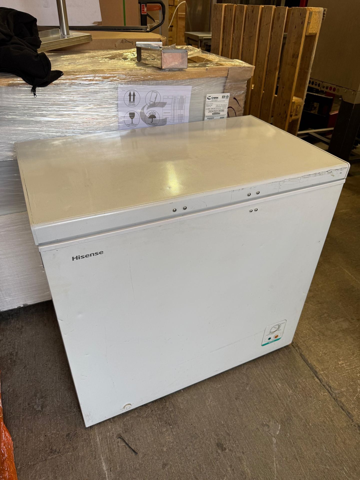Hisense Congelador Horizontal 7 pies cúbicos FC70D6BWX Seminuevo