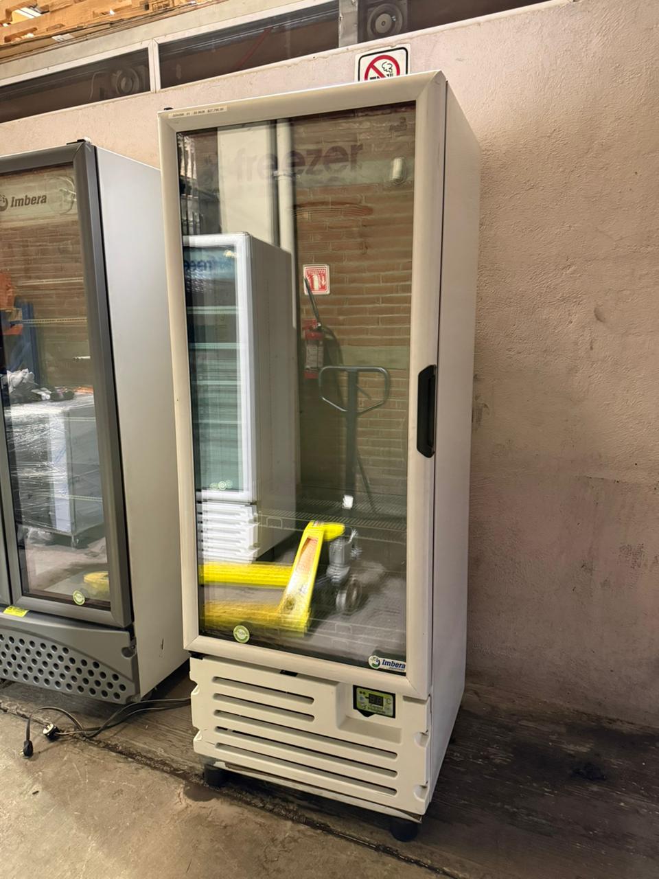 Imbera Congelador Vertical 1 Puerta Cristal Luz Led 16 Pies VFS16 C 115V Seminuevo