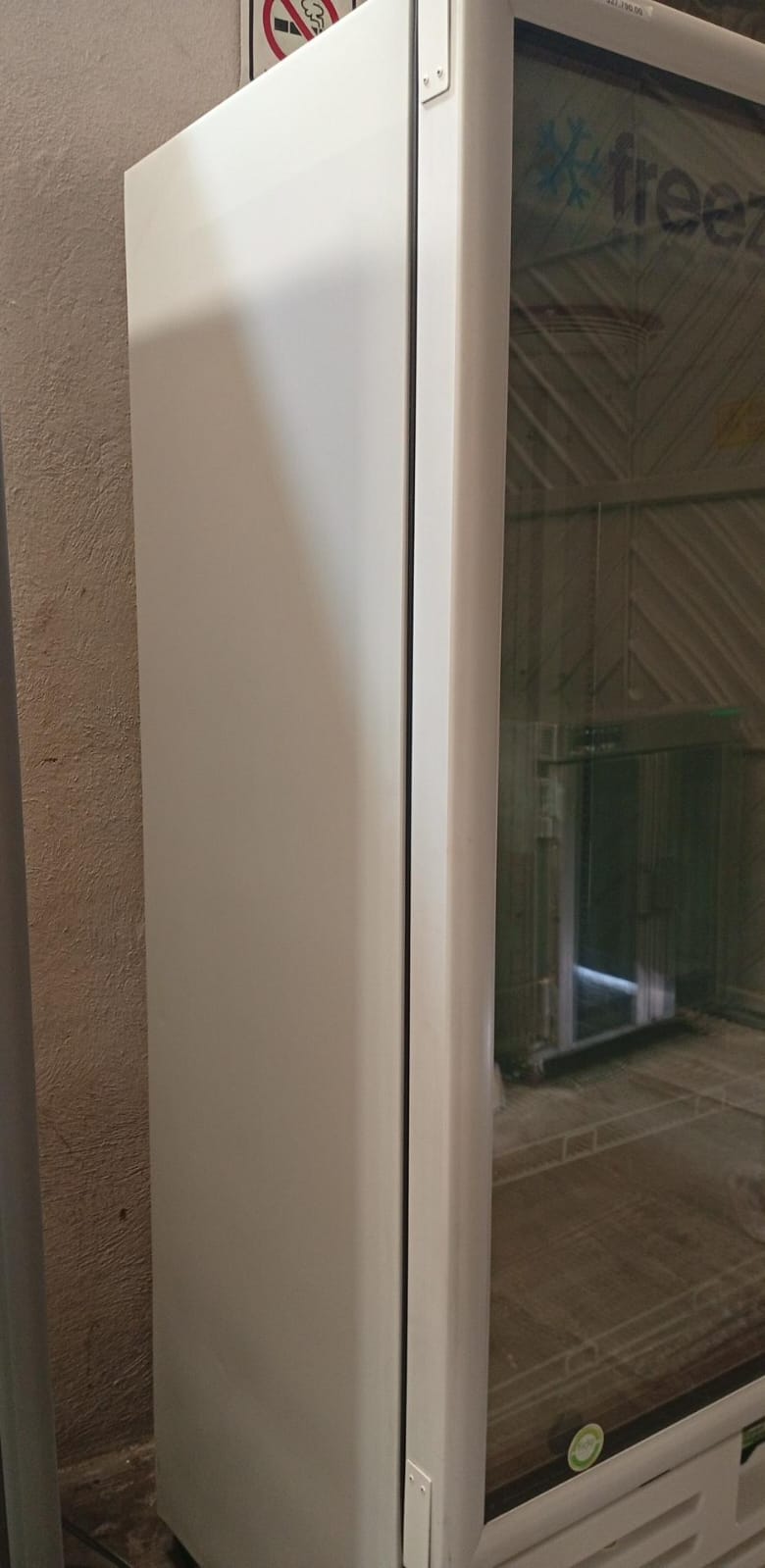 Imbera Congelador Vertical 1 Puerta Cristal Luz Led 16 Pies VFS16 C 115V Seminuevo