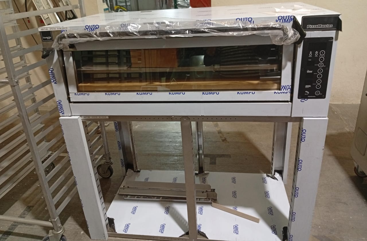 Pizza Master Horno para pizza con suelo de piedra PM451ED-1DW con base Outlet