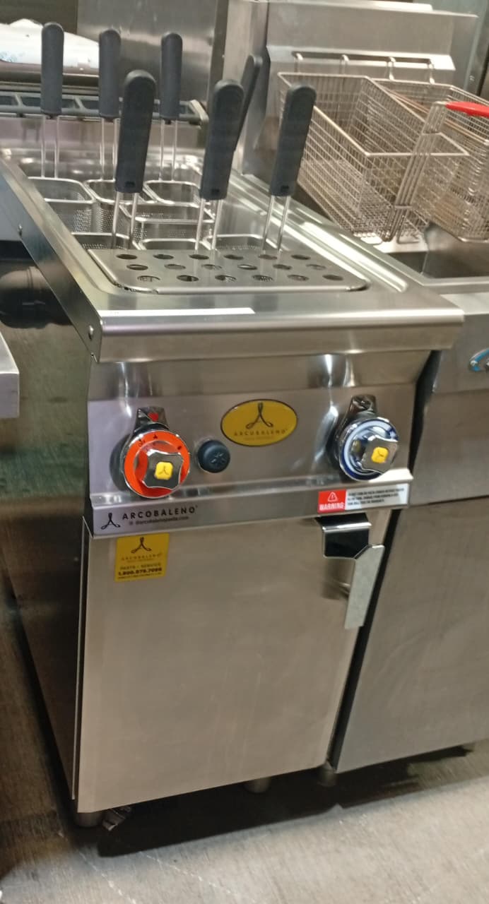 Arcobaleno Cocedora de Pasta a gas natural 40 Litros APCG35 Seminuevo