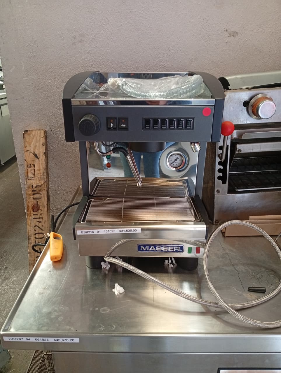 Masser Cafetera Automática Compacta 1 Grupo 127V Magister STILO ES60 127V Seminuevo