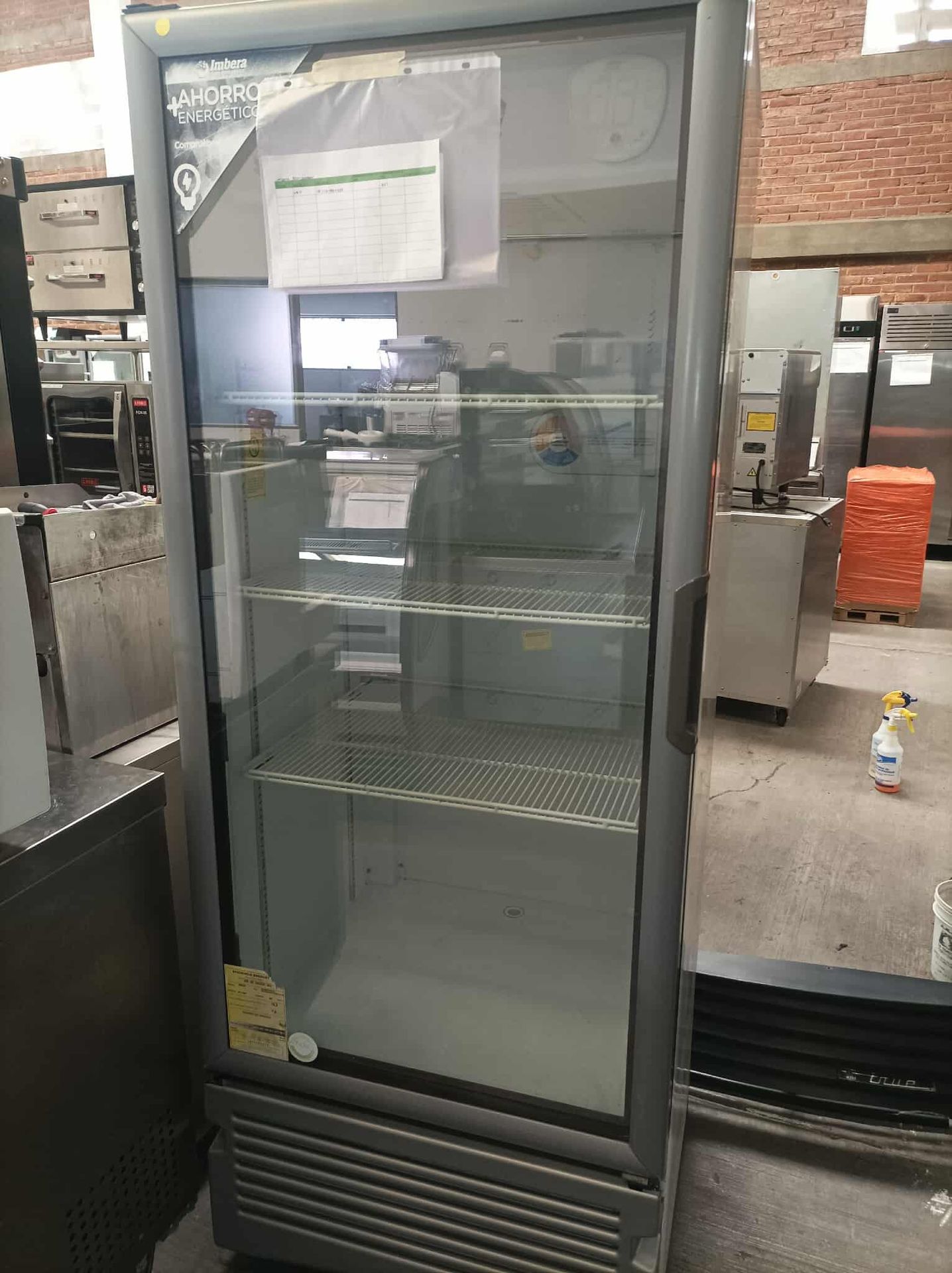 Imbera Refrigerador Vertical 1 Puerta Cristal Luz Led 17 Pies VR17 D 115V Seminuevo