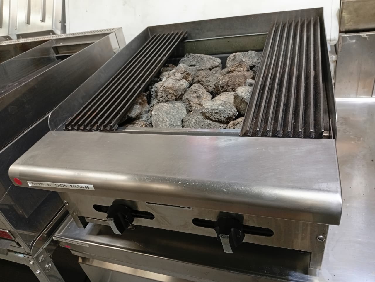 Asber Asador a Gas con Sercha Perimetral - Piedra volcánica AECRB-24 Seminuevo