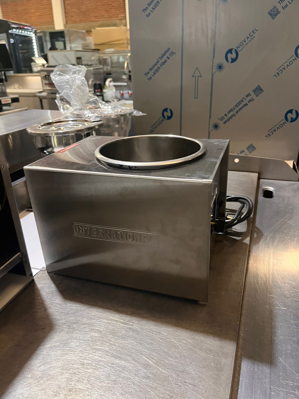 International Calentador Multifuncional Chocolate CMF-1 Seminuevo