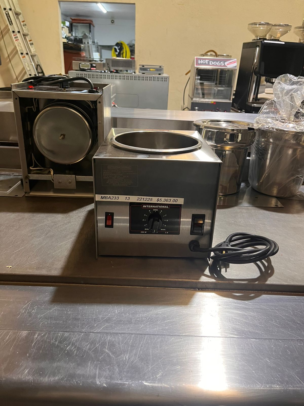 International Calentador Multifuncional Chocolate CMF-1 Seminuevo