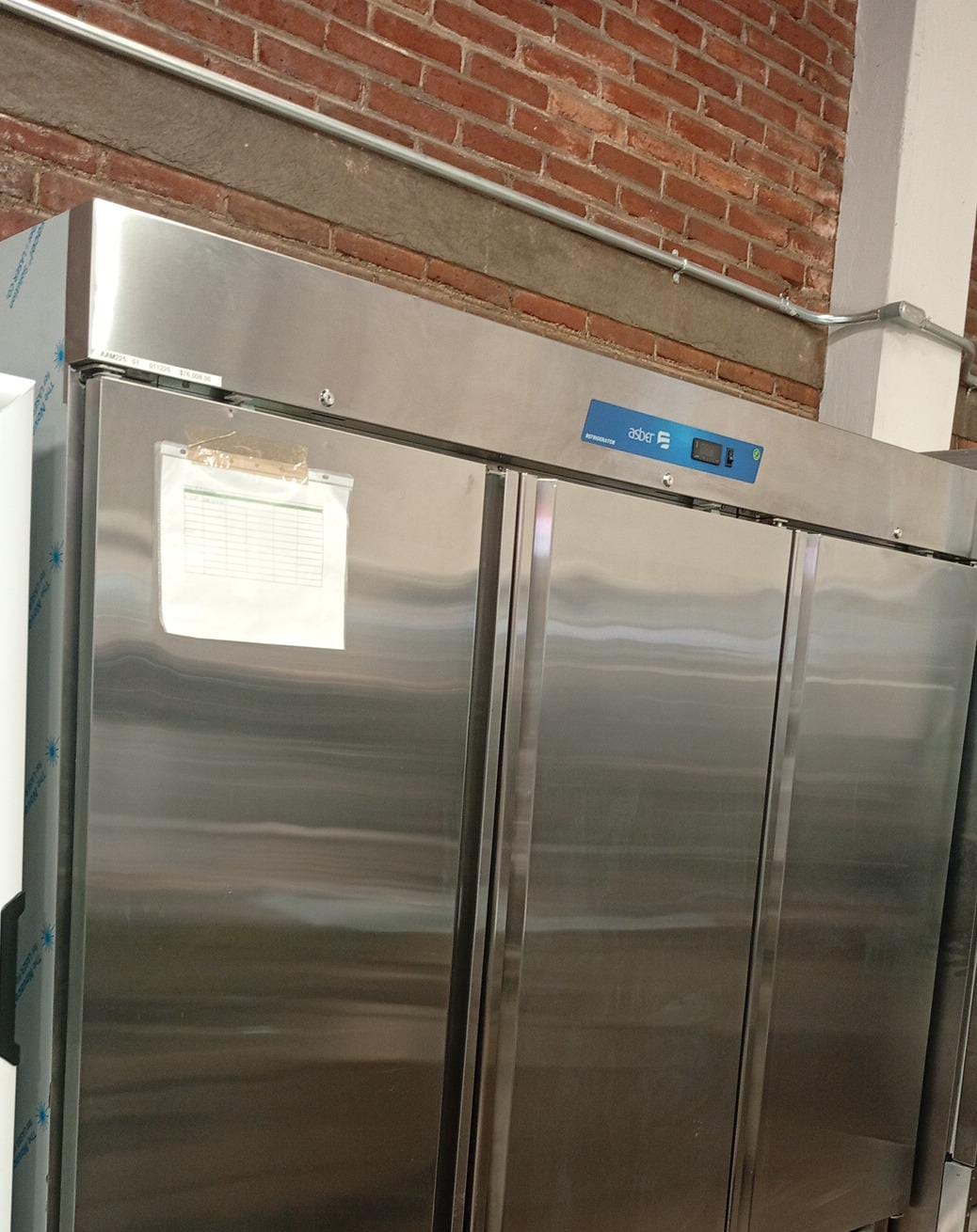 Asber Refrigerador Vertical 3 Puertas Acero Inox 72 Pies ARR-72-H HC Seminuevo