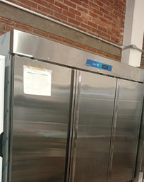 Asber Refrigerador Vertical 3 Puertas Acero Inox 72 Pies ARR-72-H HC Seminuevo