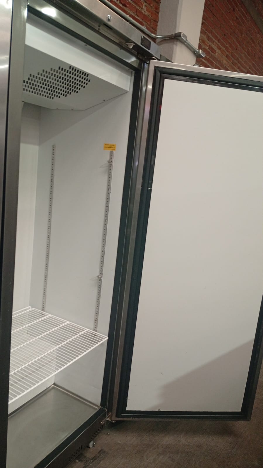 Asber Refrigerador Vertical 1 Puerta Solida AWRR-23 HC Seminuevo