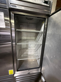 Fogel Refrigerador vertical de una puerta de acero CR-23-A-SSA-HC Seminuevo