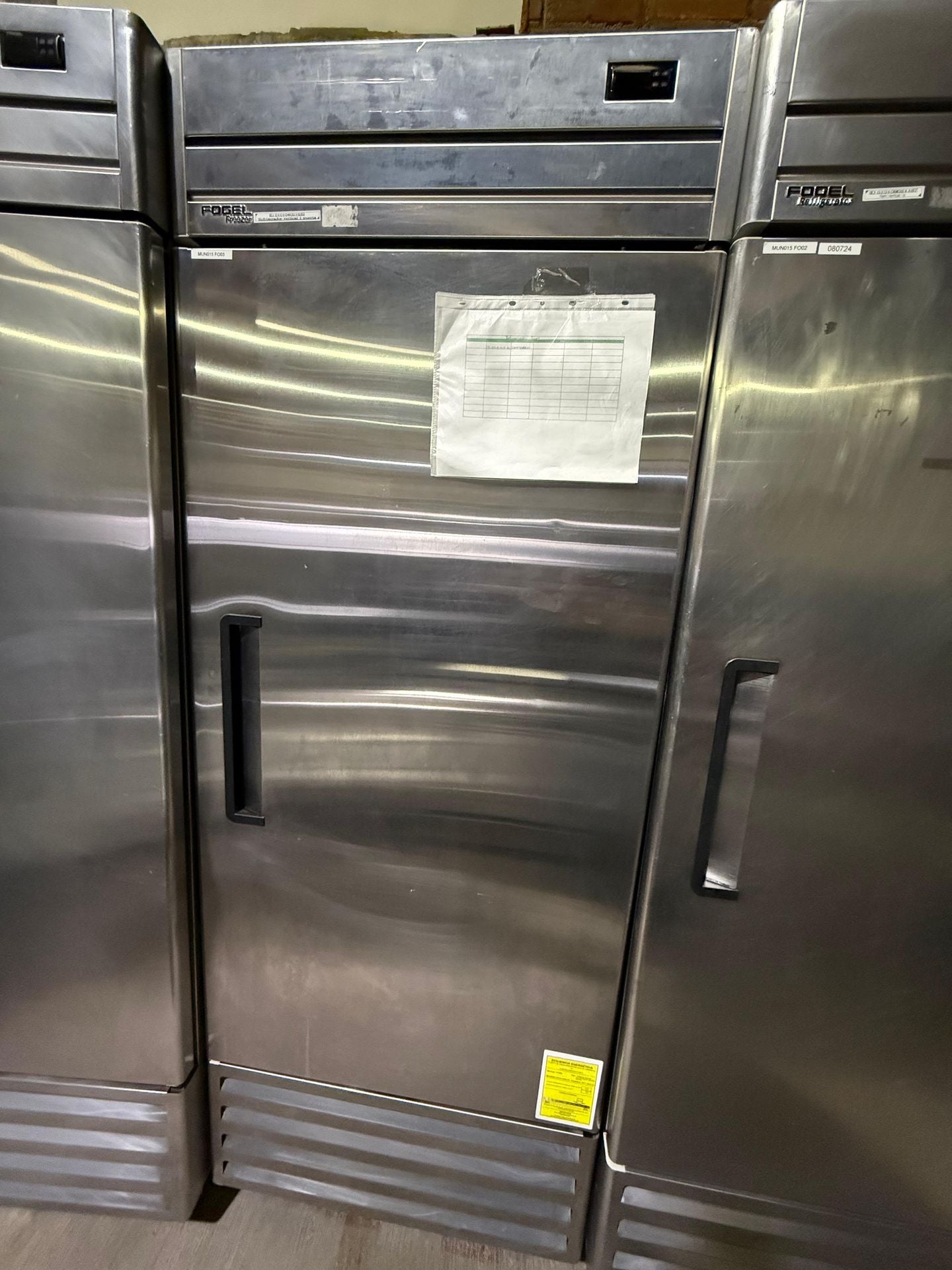 Fogel Refrigerador vertical de una puerta de acero CR-23-A-SSA-HC Seminuevo