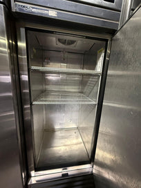 Fogel Refrigerador vertical de una puerta de acero CR-23-A-SSA-HC Seminuevo