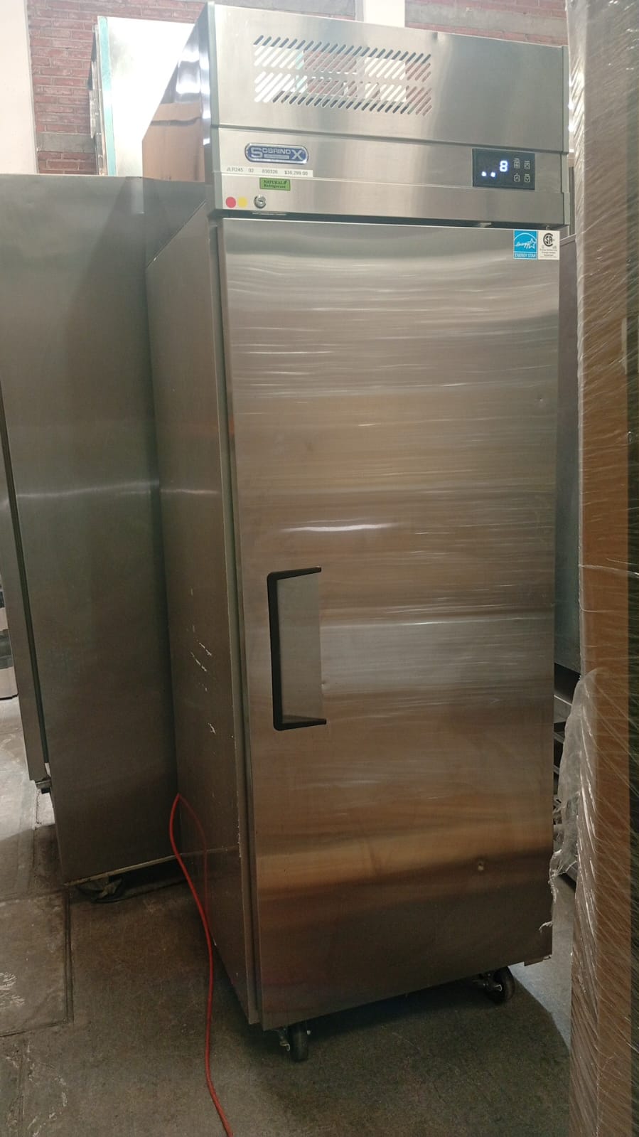 Sobrinox Refrigerador Vertical de 1 Puerta Sólida RVS-24-1S 115V Seminuevo