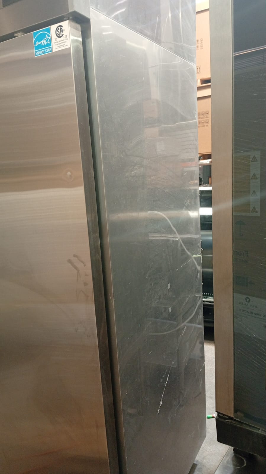 Sobrinox Refrigerador Vertical de 1 Puerta Sólida RVS-24-1S 115V Seminuevo