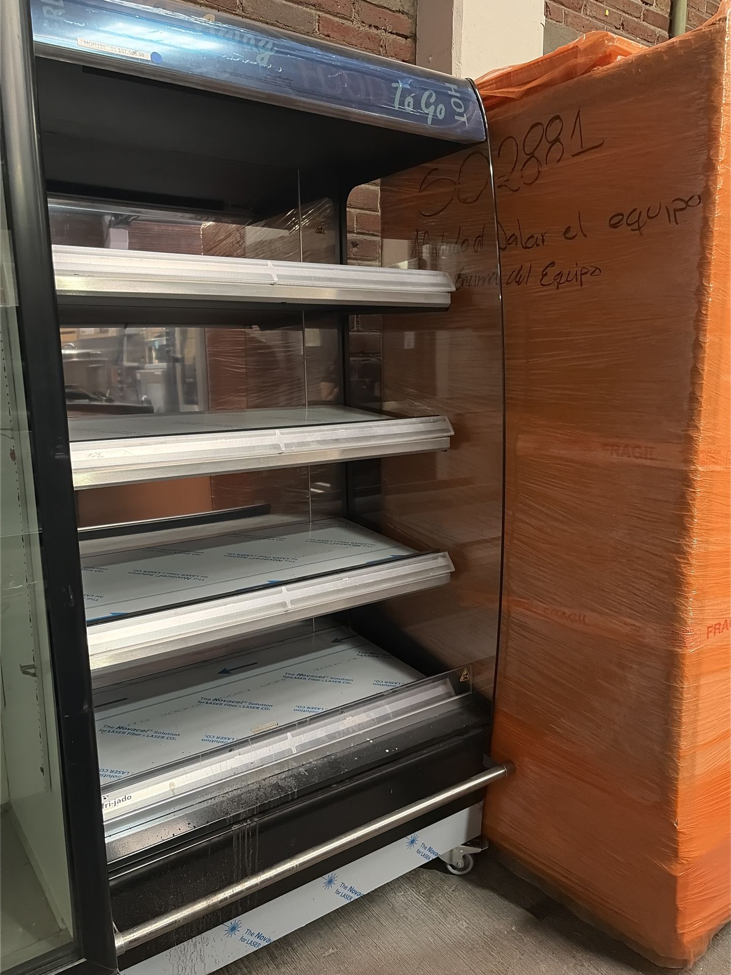 Fri-Jado Vitrina Caliente Vertical Grab & Go MD-100-4 Seminuevo